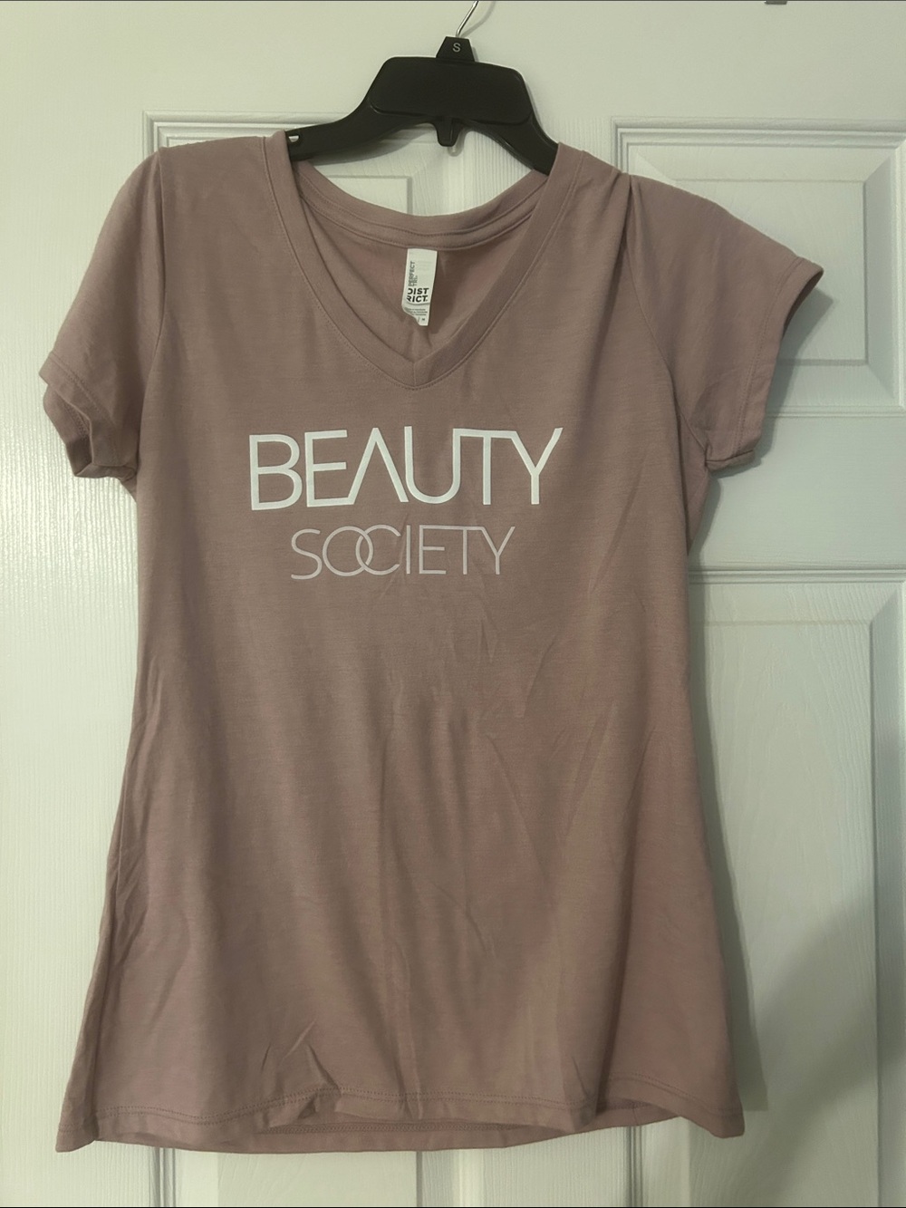 BEAUTY SOCIETY NEW V-Neck Tee